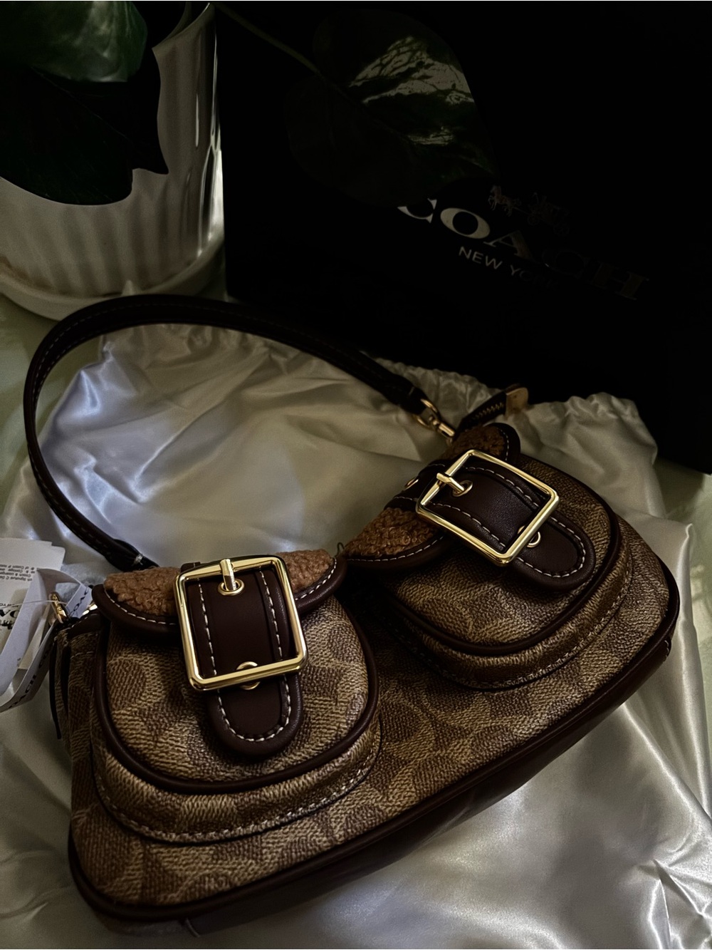 COACH ASHTON Signature Canvas Shoulder Bag! - Picture 2 of 6